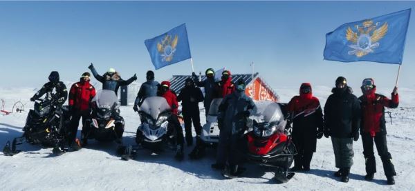 «Команда Арктики» исследовала глубину снега на горном массиве Рай-Из